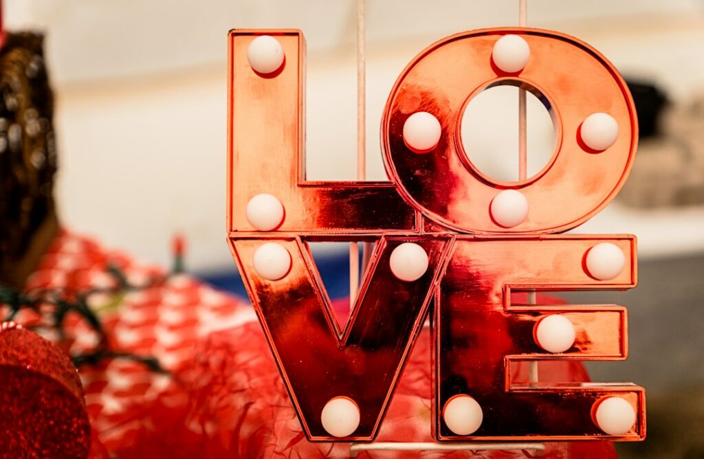 Valentijn gedicht voor je partner: voorbeelden en tips om het persoonlijk te maken
