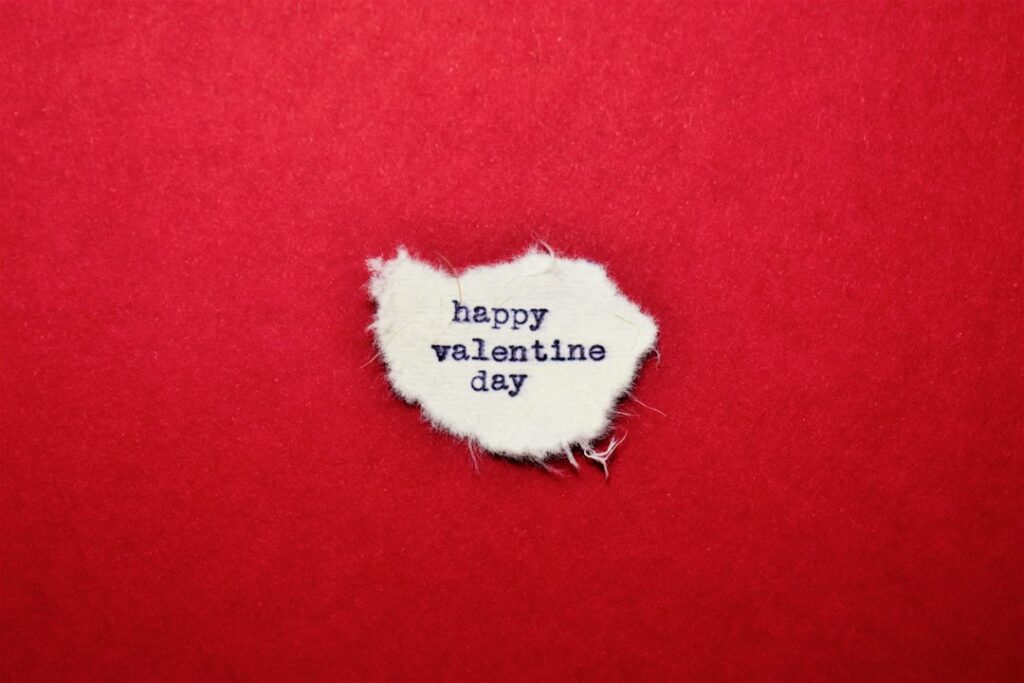 Valentijn gedicht voor je vriendin: zo raak je haar hart