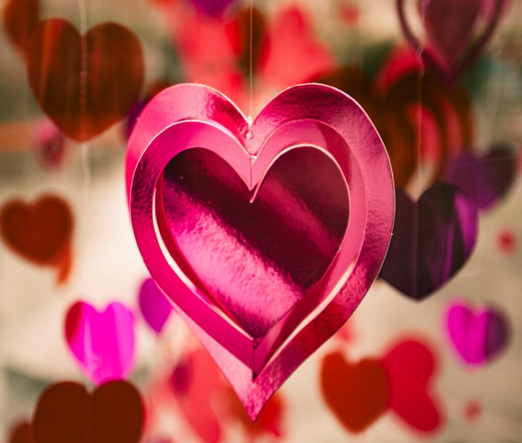 Valentijn gedicht kort: de mooiste korte gedichtjes voor 14 februari
