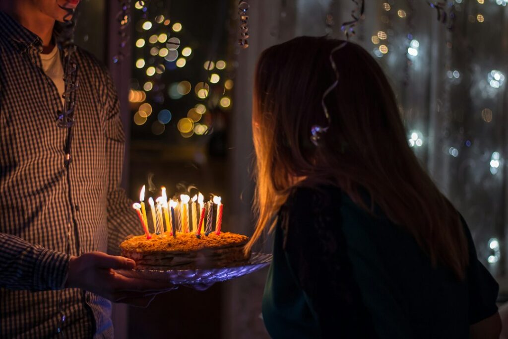 Gelukkige verjaardag vrouw gedicht: mooie voorbeelden voor elke gelegenheid